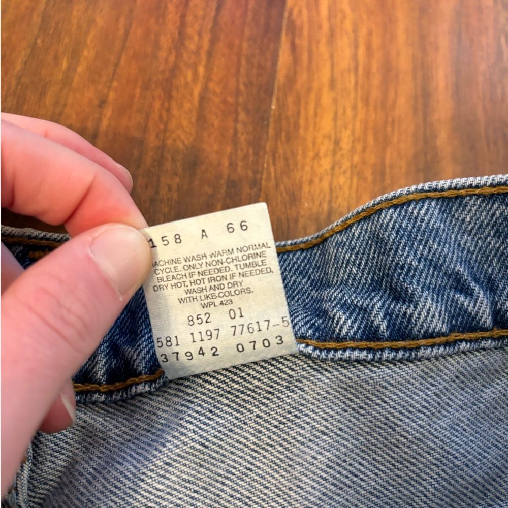 Levi’s vintage 90’s white tab denim shorts - Picture 6 of 6